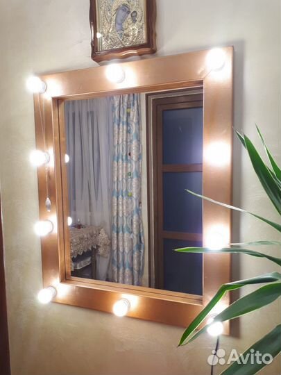 Будуарное зеркало с подсветкой