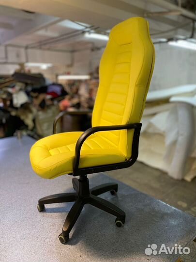 Офисное кресло
