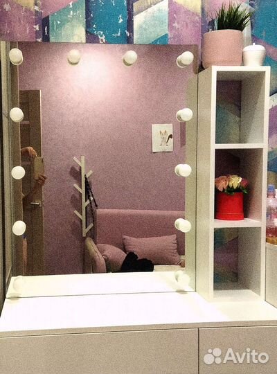 Гримерное зеркало, туалетный стол