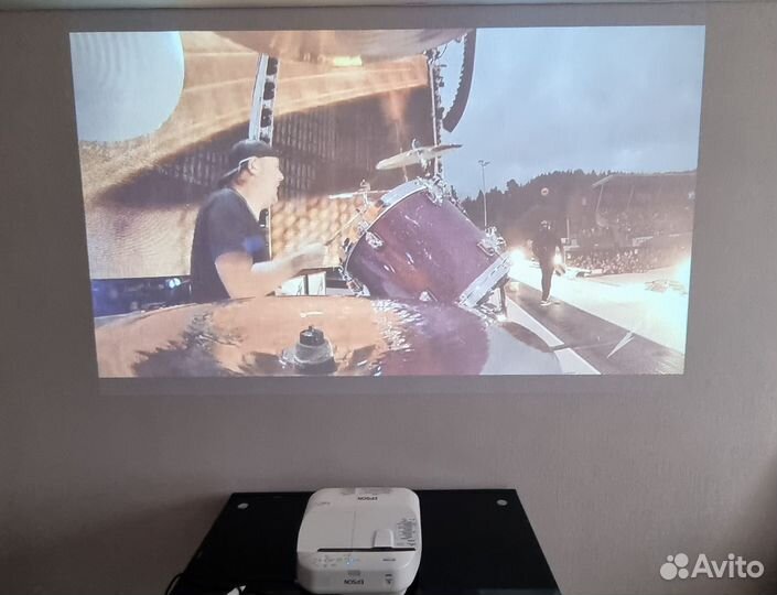 Аренда Ультракороткофокусного проектора и экрана