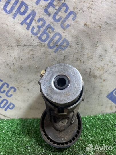 Натяжитель ремня генератора Renault Fluence седан