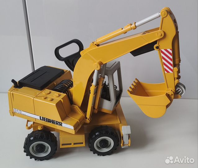 Bruder колесный экскаватор Liebherr 912