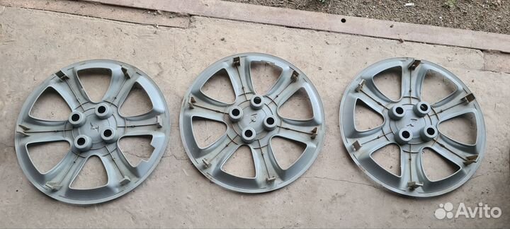 Оригинальные колпаки mitsubishi r16