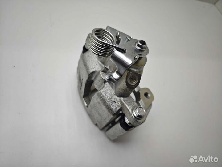 Задний левый суппорт Ford Explorer 5