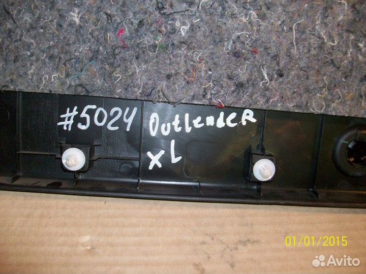 Обшивка двери багажника Mitsubishi Outlander