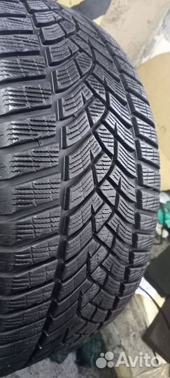 Goodyear UltraGrip Performance Gen-1 235/40 R18 95