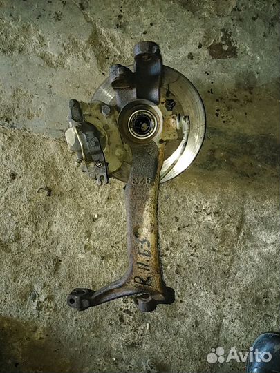 Правый поворотный кулак Пассат Б-5 1997г