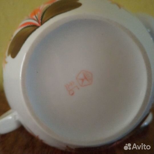 Кофейные чашки, чайник заварной, сахарница