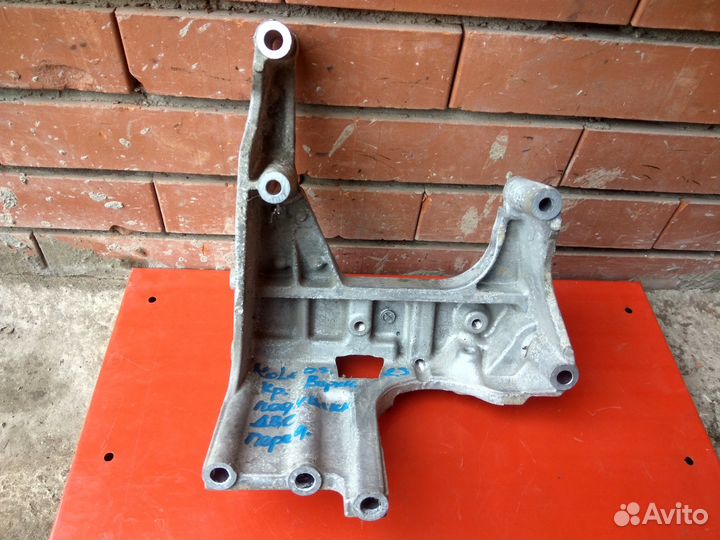 Кронштейн двигателя правый Renault Koleos 2.5 2TR