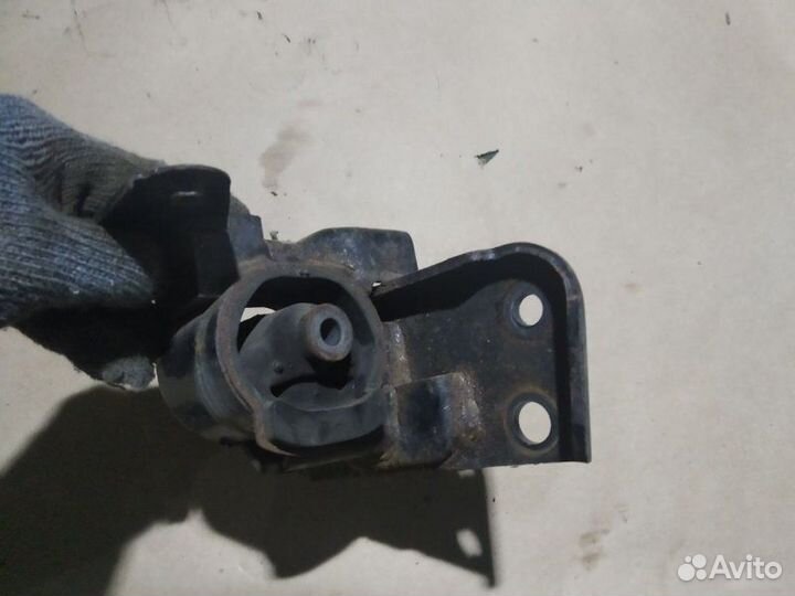 Подушка двигателя опора Toyota Rav4 XA30