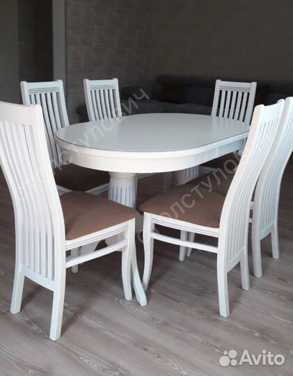 Кухонный стол и стулья