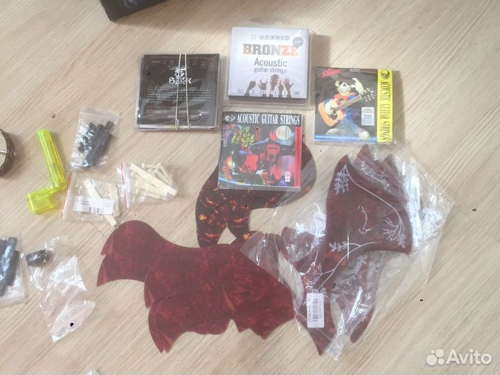 Запчасти и аксессуары для гитар,пикгарды LP,потенц