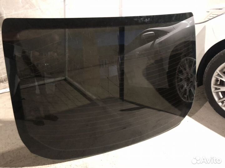 Заднее лобовое стекло(В плёнке) на Ford Focus 3