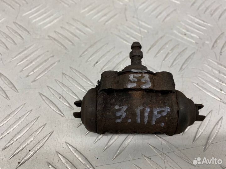 Б/У тормозной цилиндр задний правый Mazda Demio 1