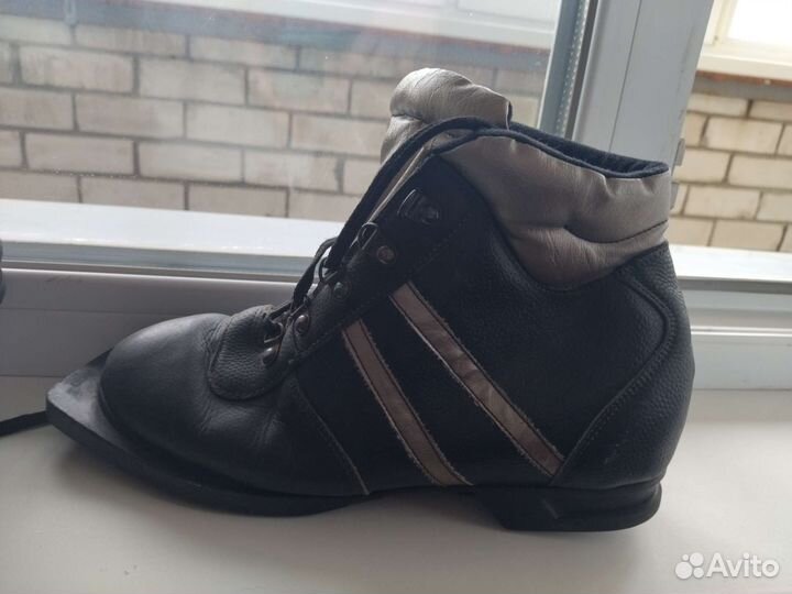 Лыжные ботинки