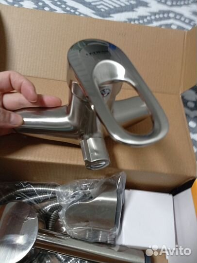 Смеситель для ванны с длинным изливом, латунь