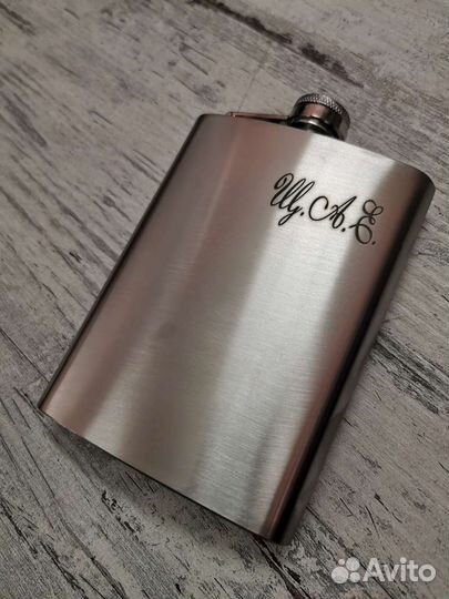 Гравировка на фляжках и подарках