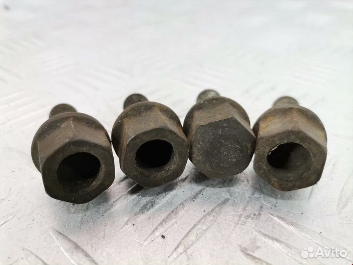 Болт Renault Clio 2 рест. 2003 701601139B