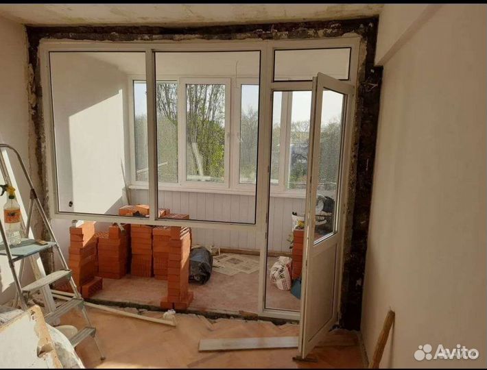 Пластиковая рама и дверь со стеклопакетами