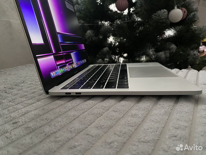 Macbook pro 13 2017 core i7/8gb/touch bar