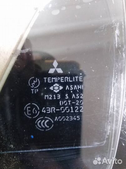 Стекло двери задней левой форточка Mitsubishi Lanc