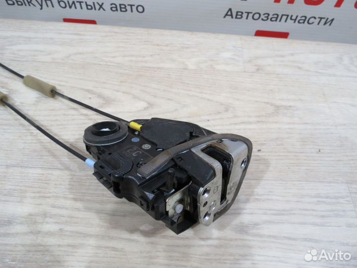 Замок двери передний правый Toyota Corolla 150