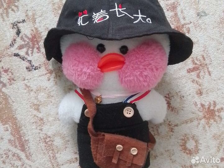 Утка лалафанфан с одеждой