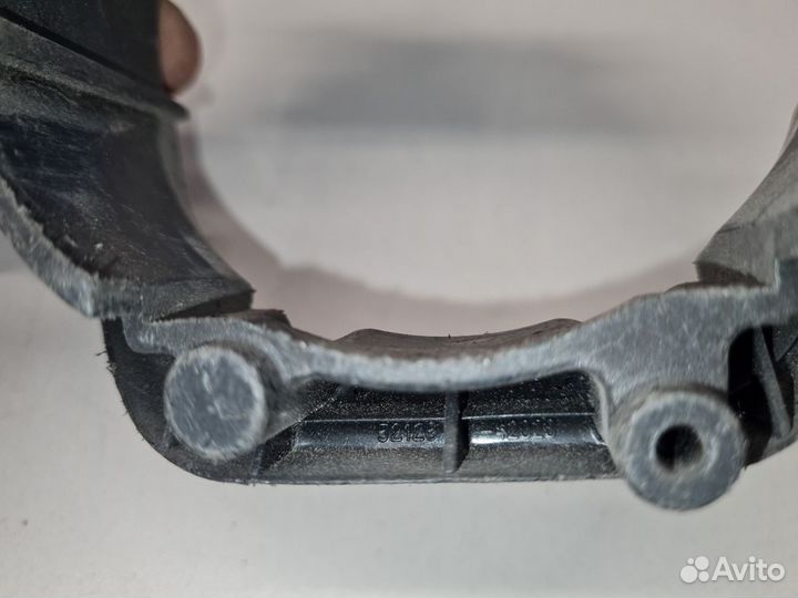 Кронштейн противотуманной фары левый Toyota RAV 4 2005-2013