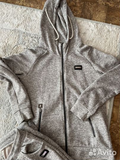 Спортивный костюм женский