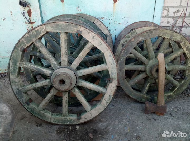 Колесо деревянное от телеги