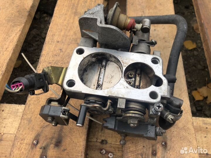 Дроссельная заслонка Audi 100 C4 2.3 1991-1995