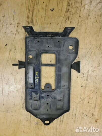 Крепление аккумулятора Mercedes-Benz S-Klass седан