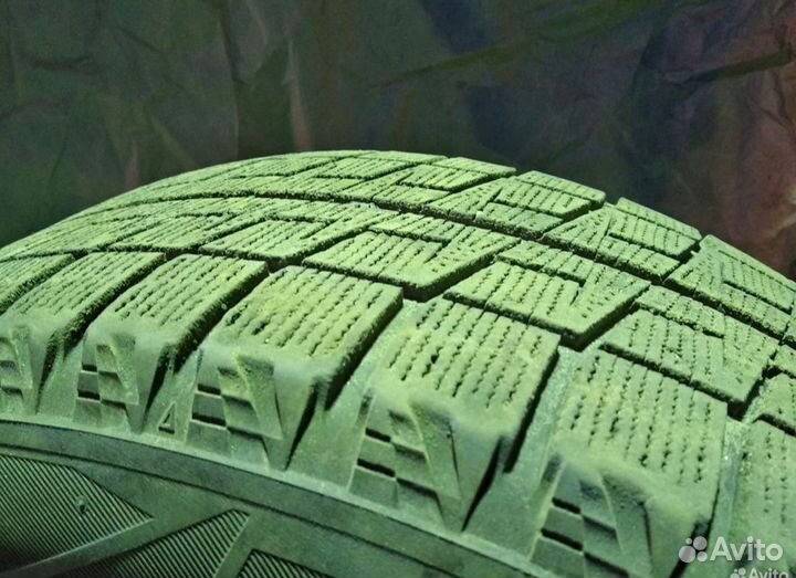 Bridgestone Blizzak Revo2 215/60 R17