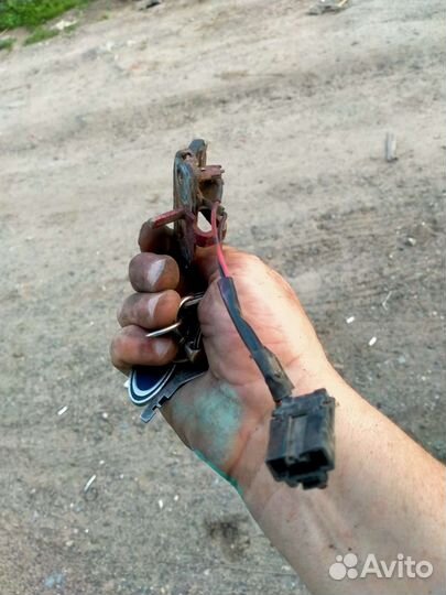 Замок багажника Nissan Primera P10