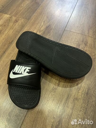 Сланцы Nike