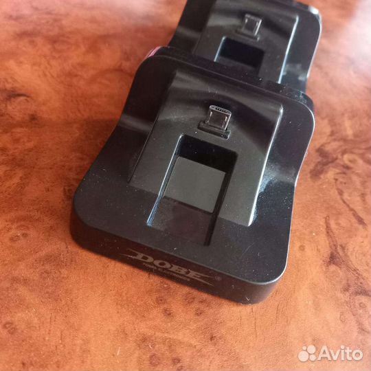 Зарядная станция для 2х геймпадов ps4 Dobe