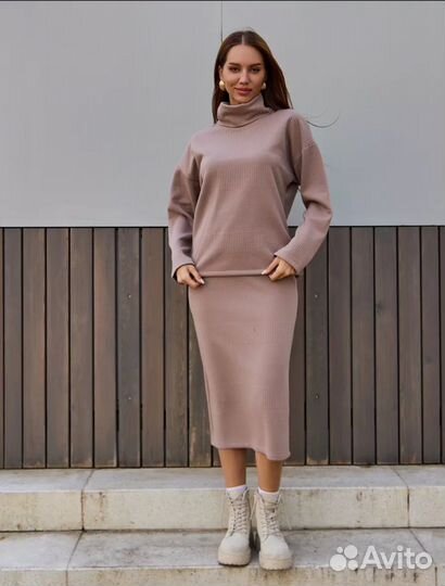 Костюм с юбкой