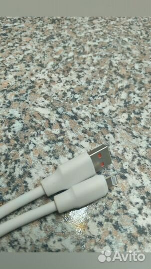 Провод lightning USB на iPhone