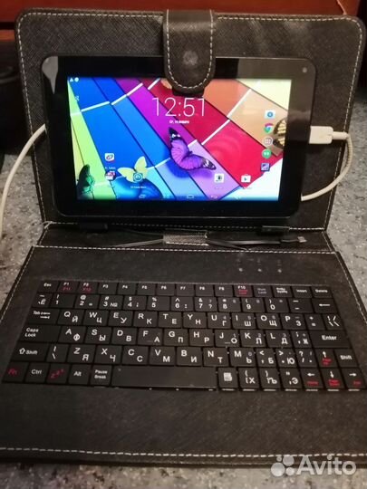 Планшет и беспроводная клавиатура
