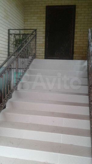 Коттедж 585 м² на участке 7,6 сот.