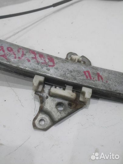 Стеклоподъемник механический передний левый