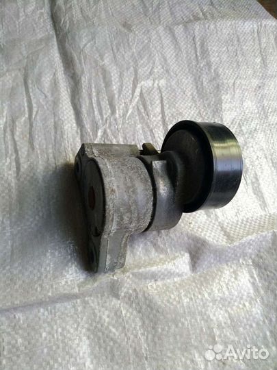 Натяжитель ремня навесного с роликом