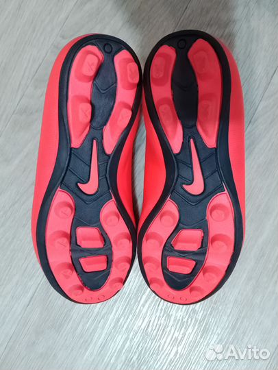 Футбольные бутсы nike