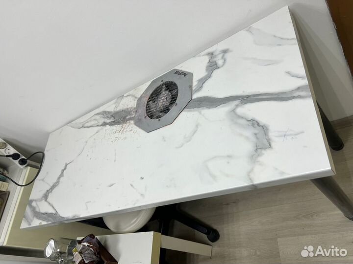 Маникюрный стол