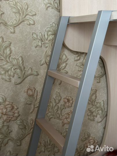 Двухъярусная кровать