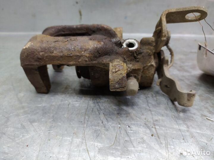 Суппорт тормозной задний левый Skoda Octavia (A5