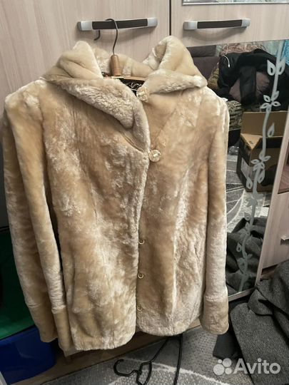 Шуба мутоновая с капюшоном