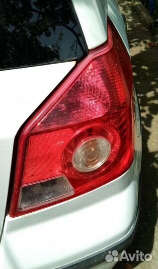 Задняя правая фара на Geely MK Cross