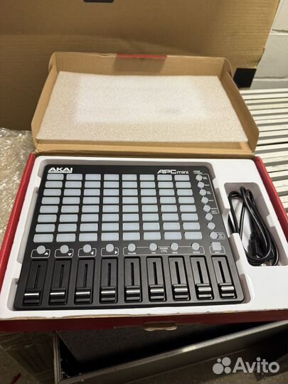 Midi контроллер akai apc mini