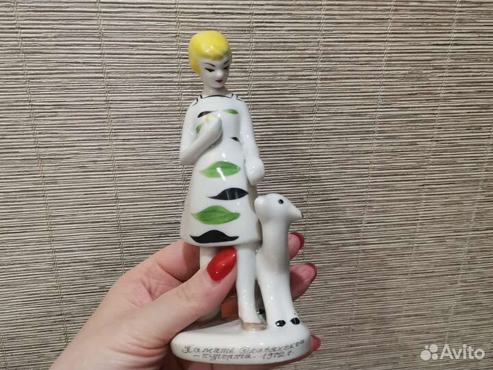 Статуэтка фарфор